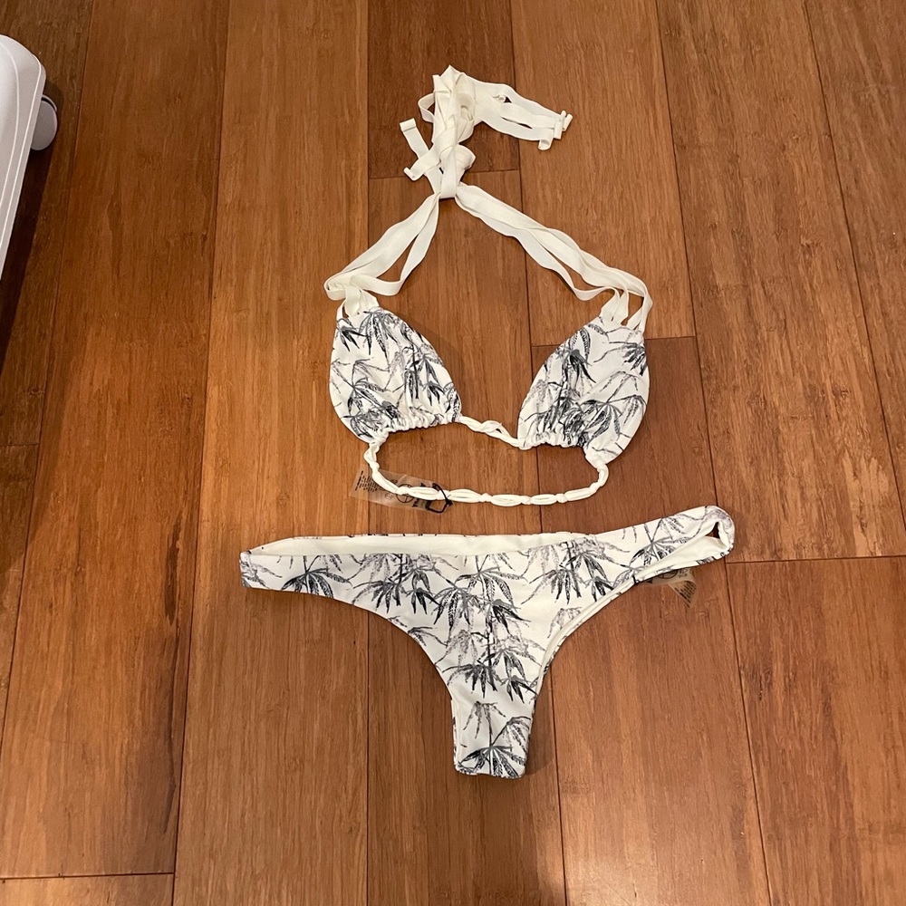 Au+Ora Bikini Size Small NWOT
